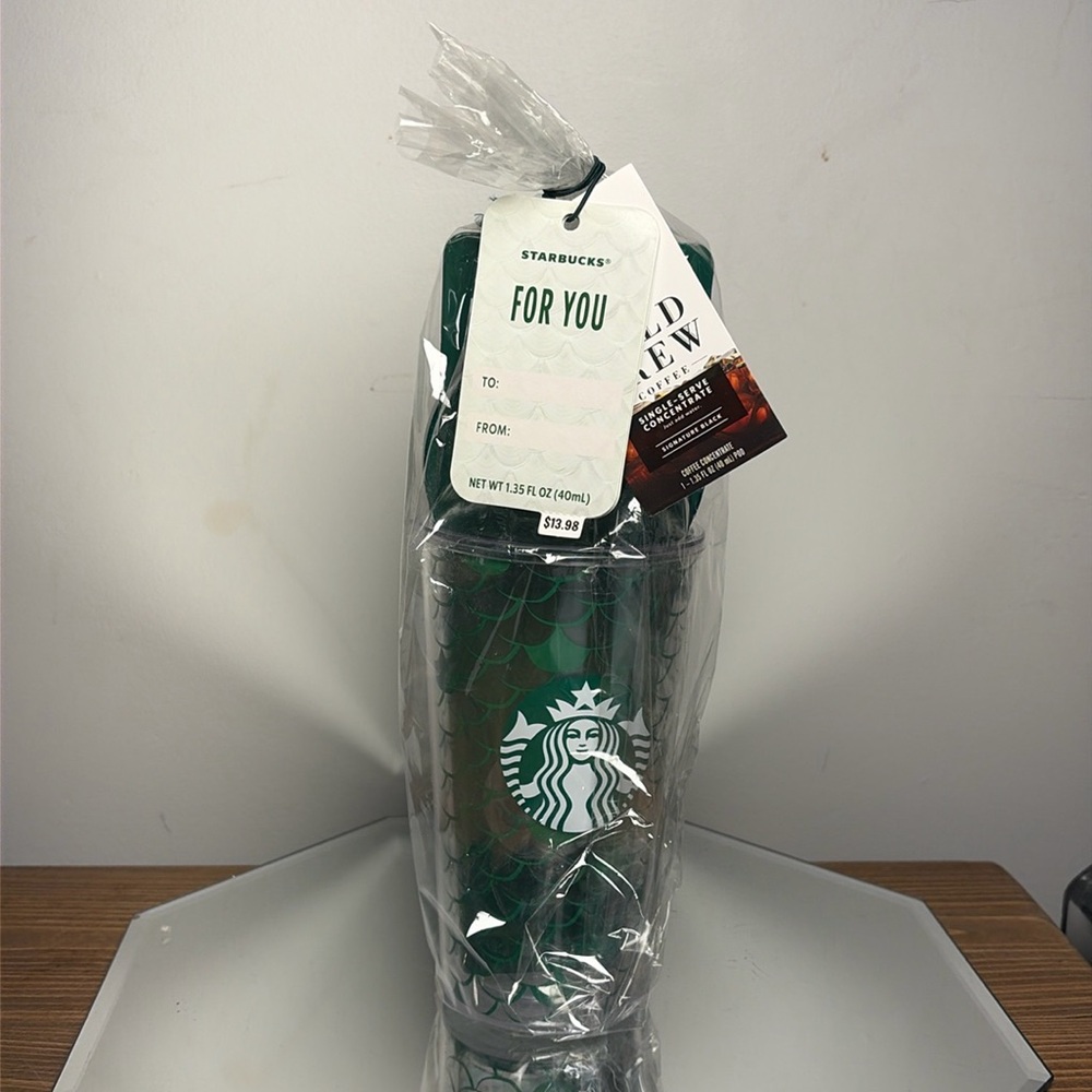Starbucks 16oz cold cup w lid and straw
